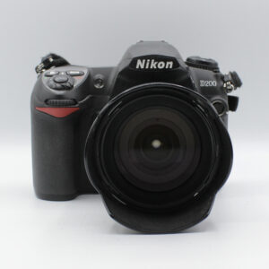 NIKON D200 + 18-70mm (260)
