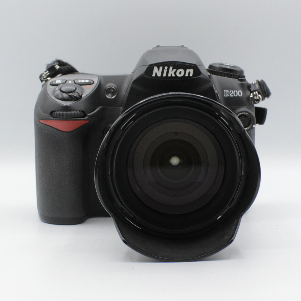 NIKON D200 + 18-70mm (260)